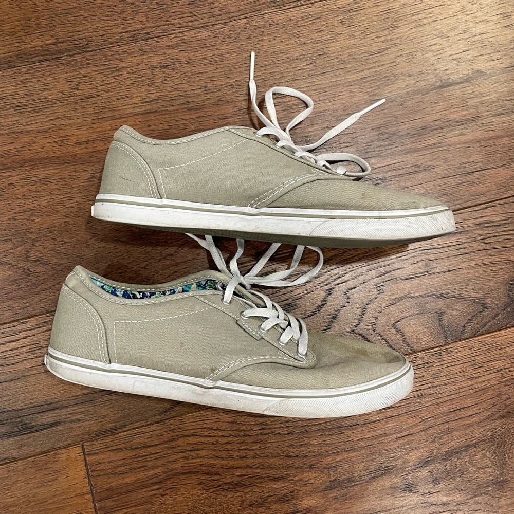 Vans - Picture 2 of 6